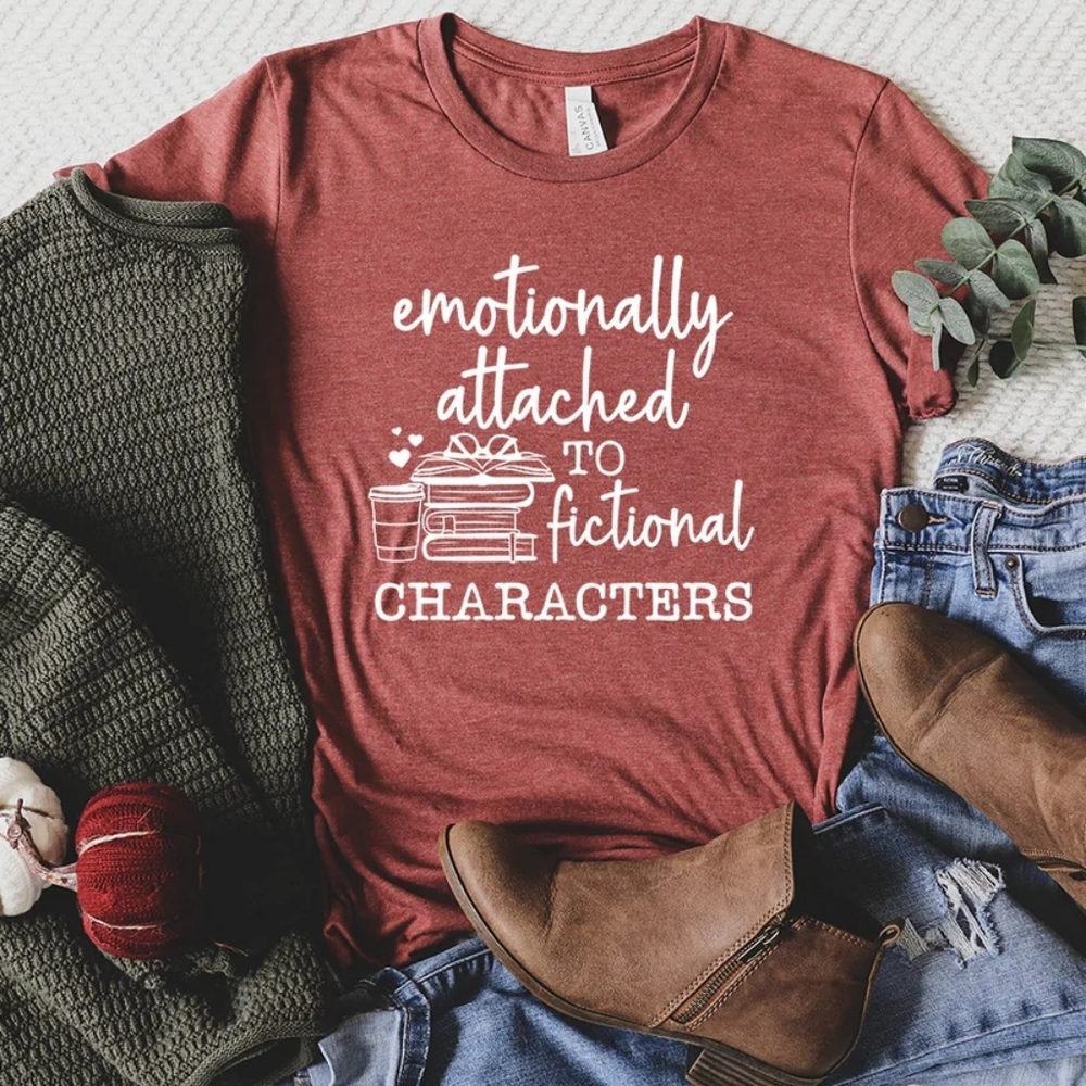 Book graphic tee "Emotionally attached to fictional characters" sz XL